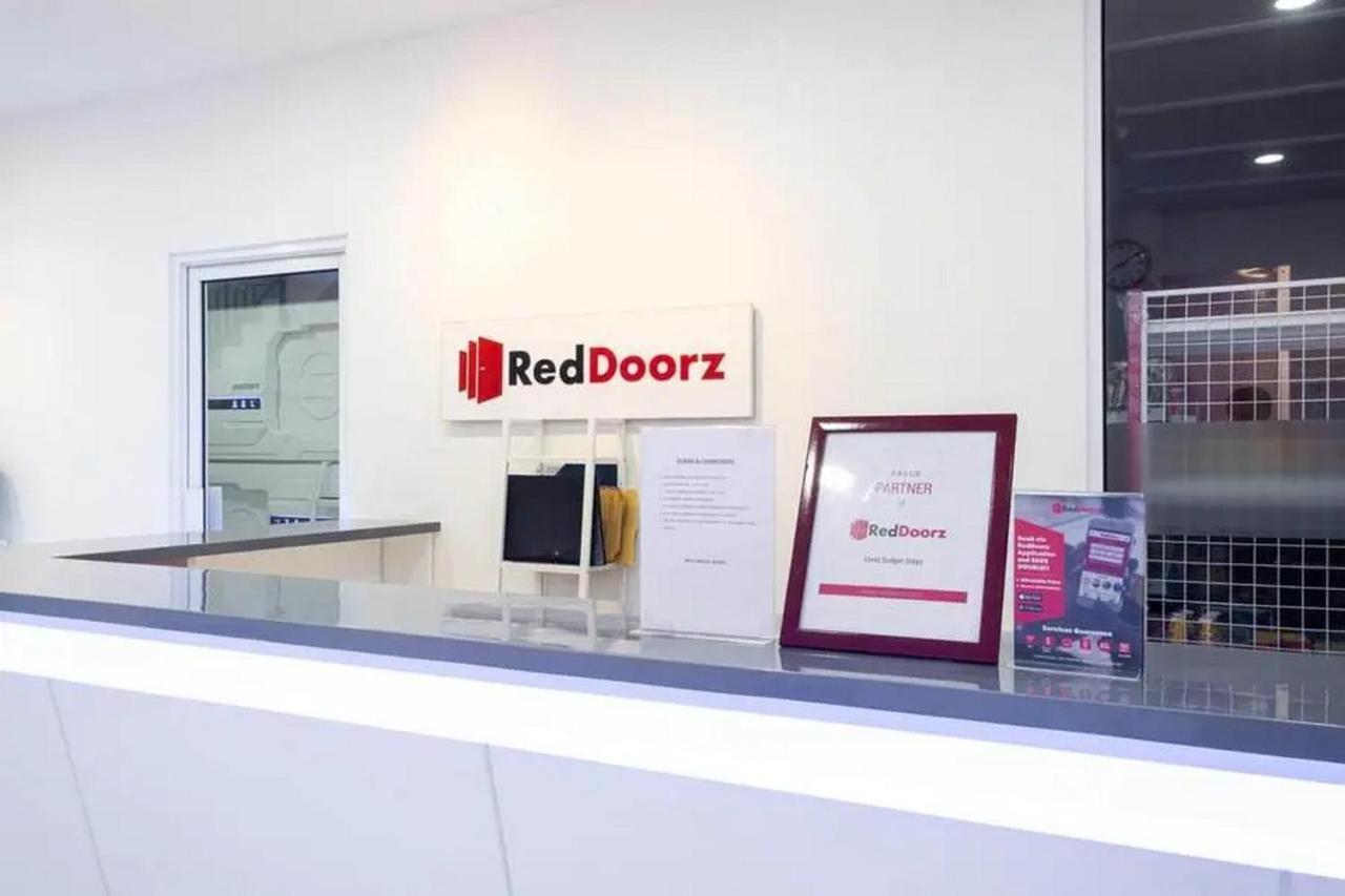 Reddoorz Hostel Near Taman Puring جاكرتا المظهر الخارجي الصورة