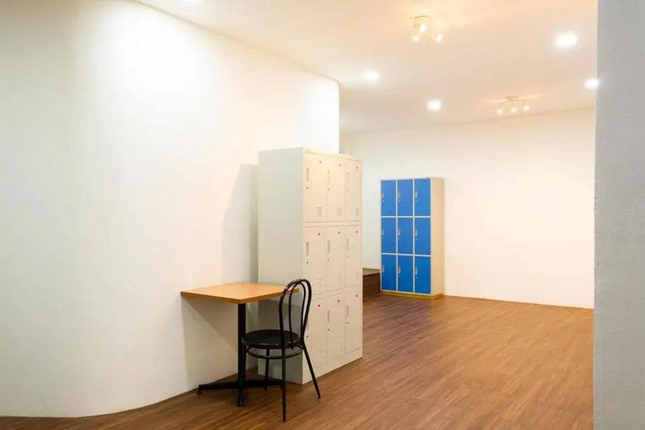 Reddoorz Hostel Near Taman Puring جاكرتا المظهر الخارجي الصورة