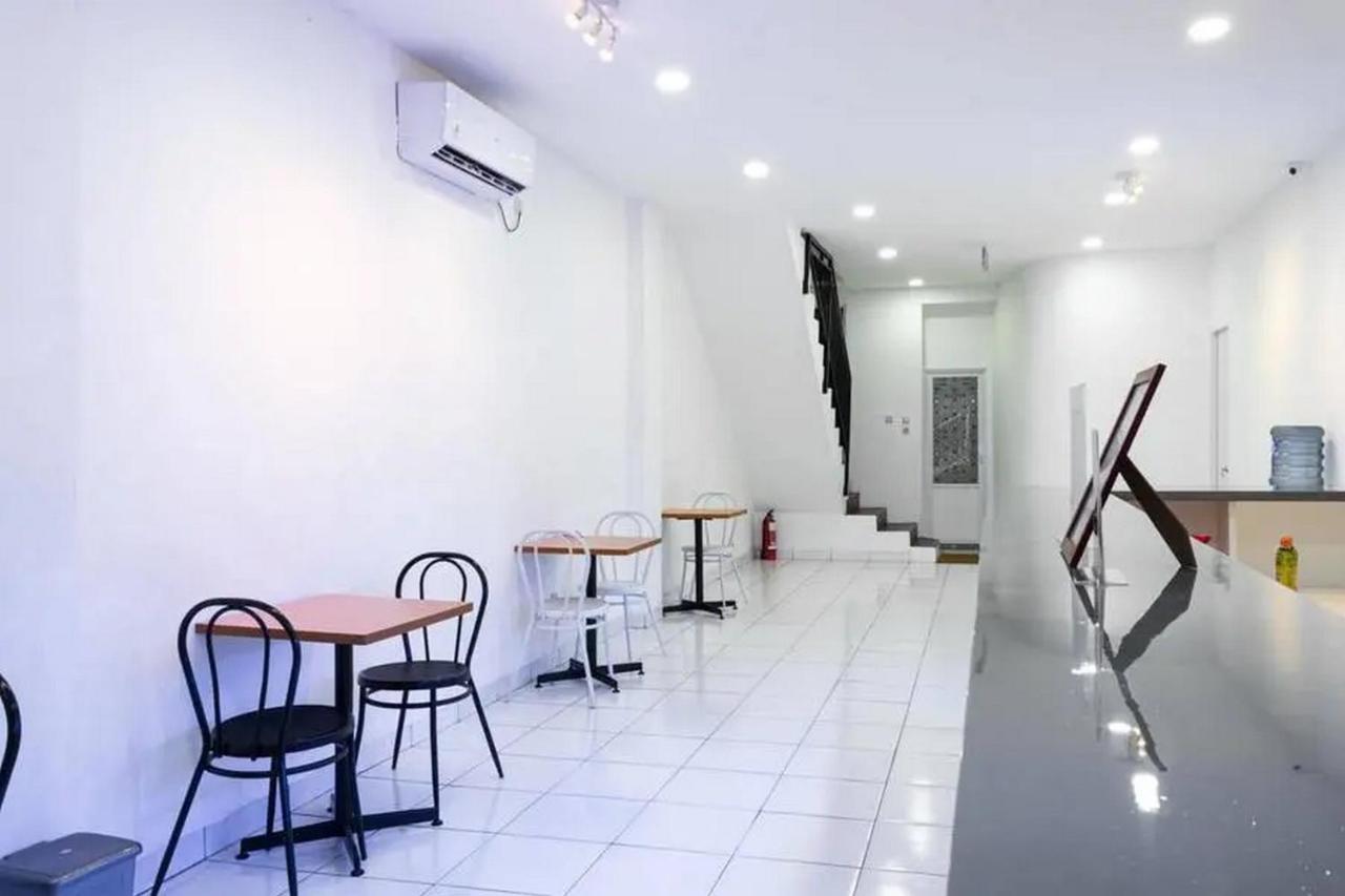 Reddoorz Hostel Near Taman Puring جاكرتا المظهر الخارجي الصورة